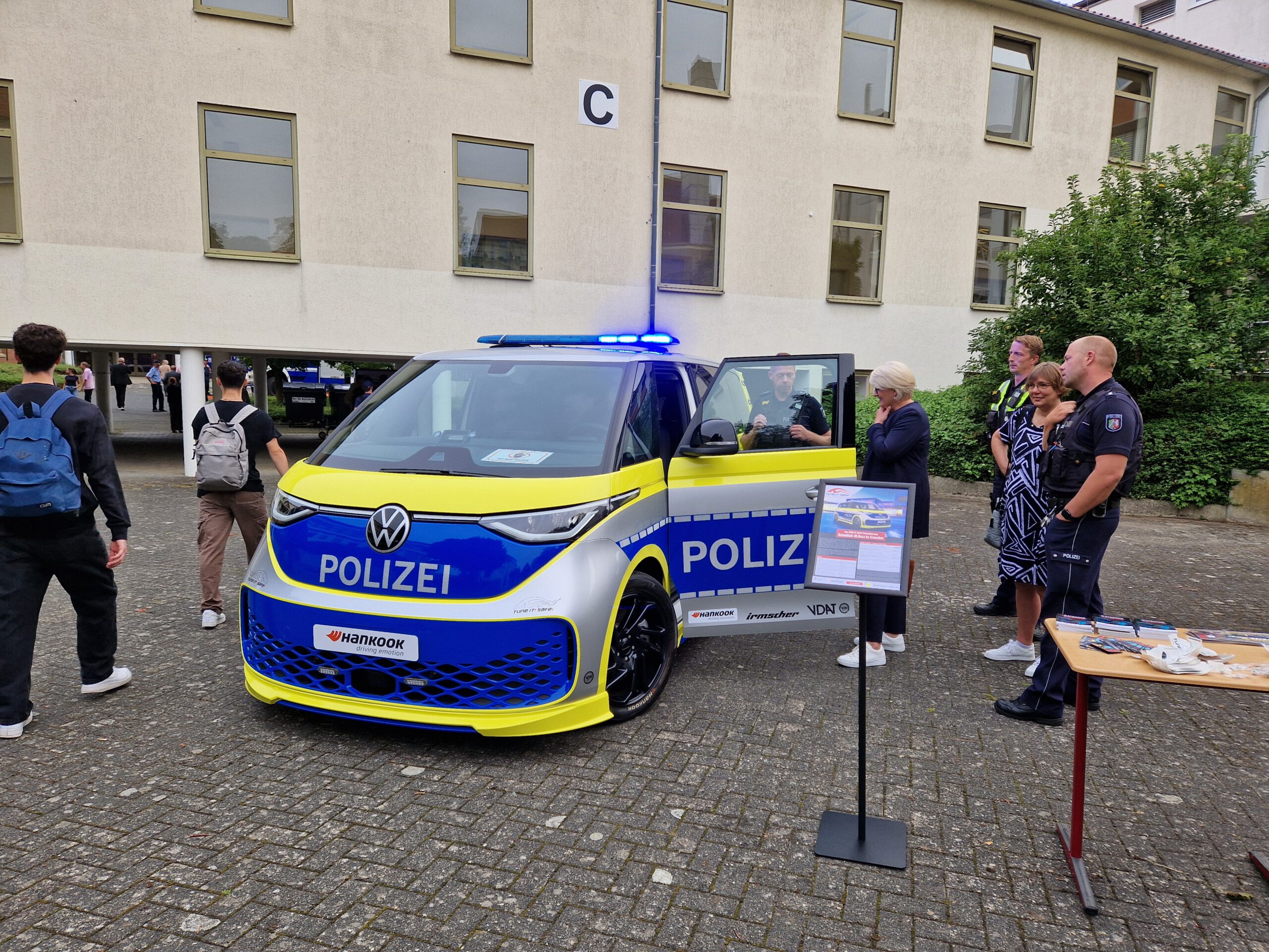 Mehr über den Artikel erfahren Sicher nach Hause kommen – Verkehrssicherheitstage an drei Berufskollegs