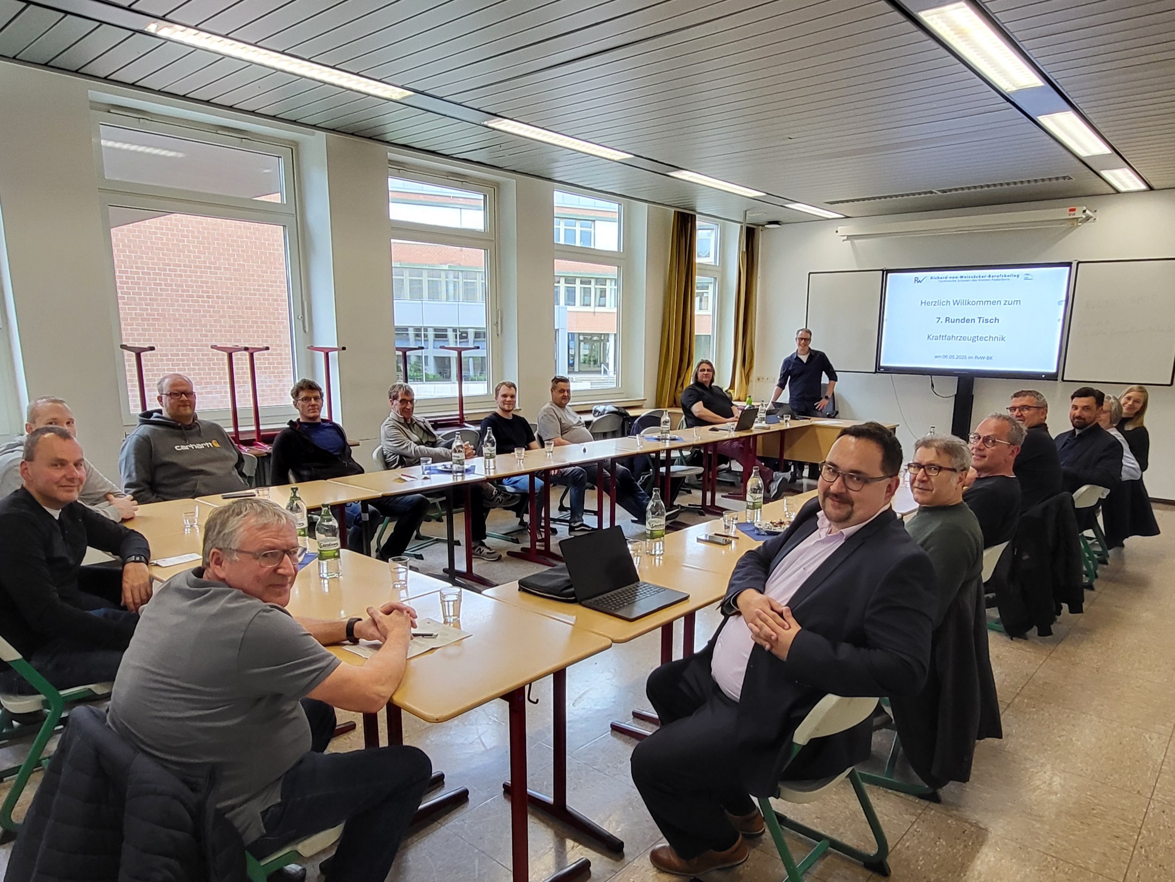 Mehr über den Artikel erfahren Erfolgreiche Fortsetzung des Rundes Tisches „Kraftfahrzeugtechnik“