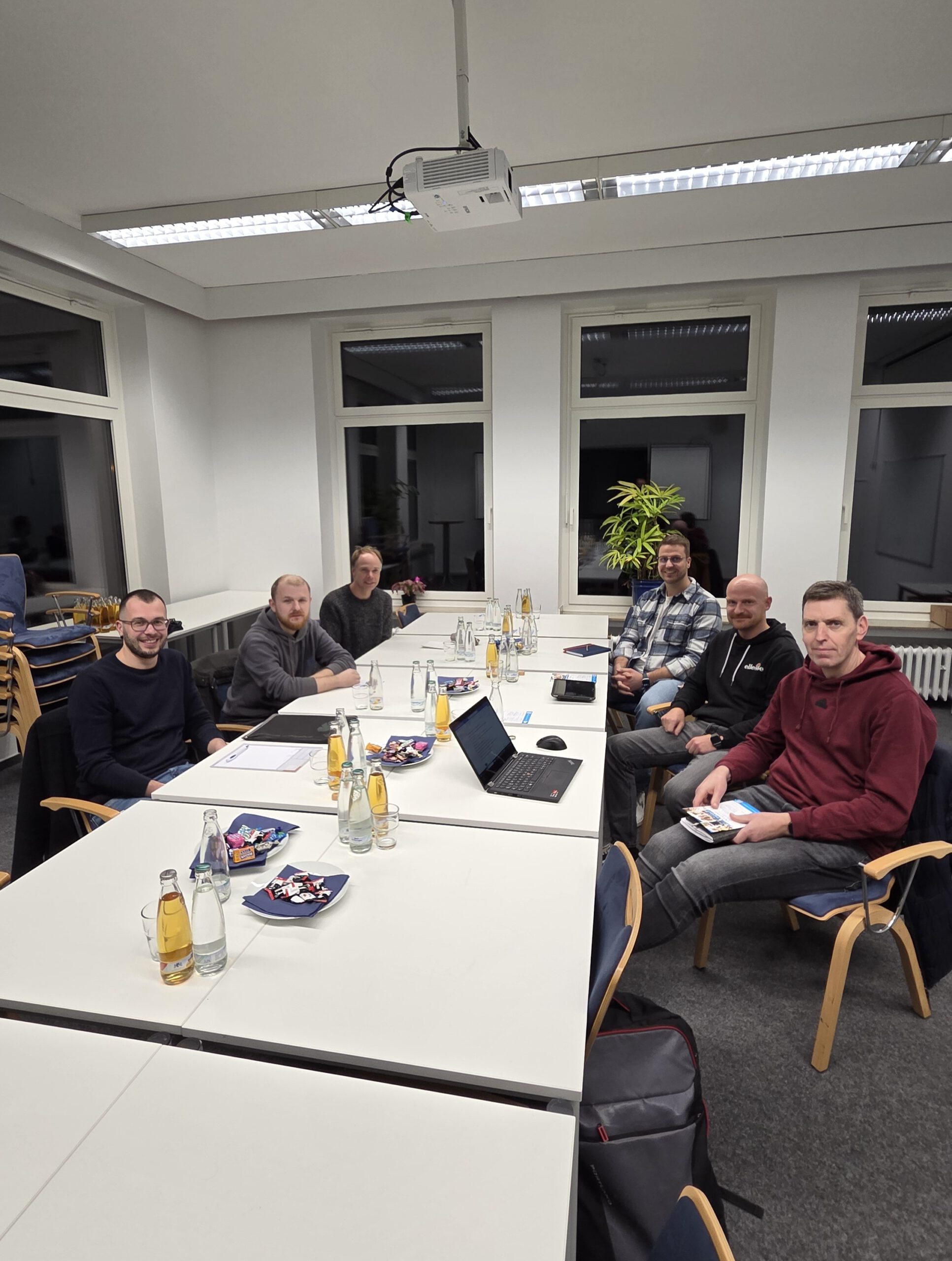 Mehr über den Artikel erfahren Erster Runder Tisch im Bereich Werkzeug- und Feinwerkmechanik – Besprechung zukunftsweisender Inhalte