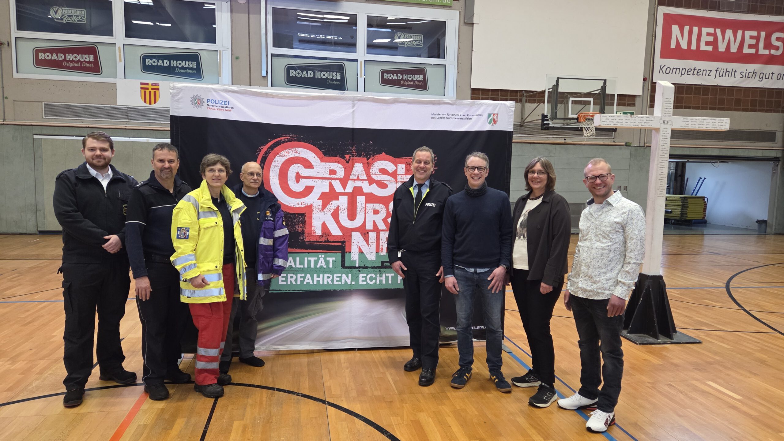 Mehr über den Artikel erfahren „Crash Kurs NRW – Realität erfahren. Echt hart“ konfrontiert junge Menschen mit den Folgen schwerer Verkehrsunfälle