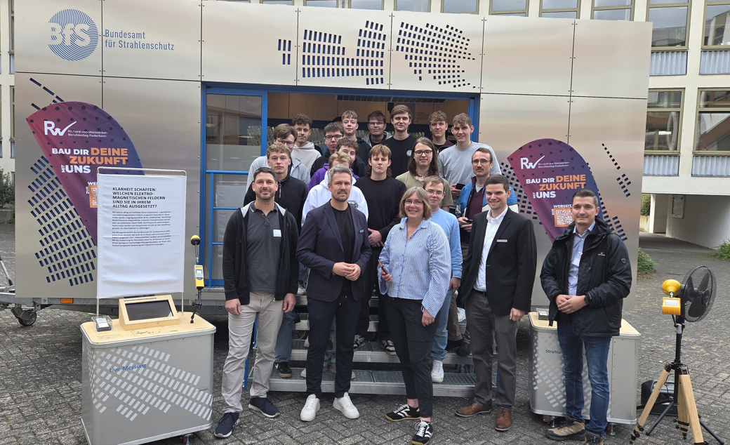 Mehr über den Artikel erfahren Entdeckungstour Strahlenschutz: Mobile Ausstellung informiert über elektromagnetische Feldern